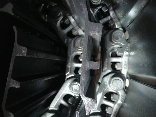 PERAKITAN SEPATU TRACK ZAX250LC-6